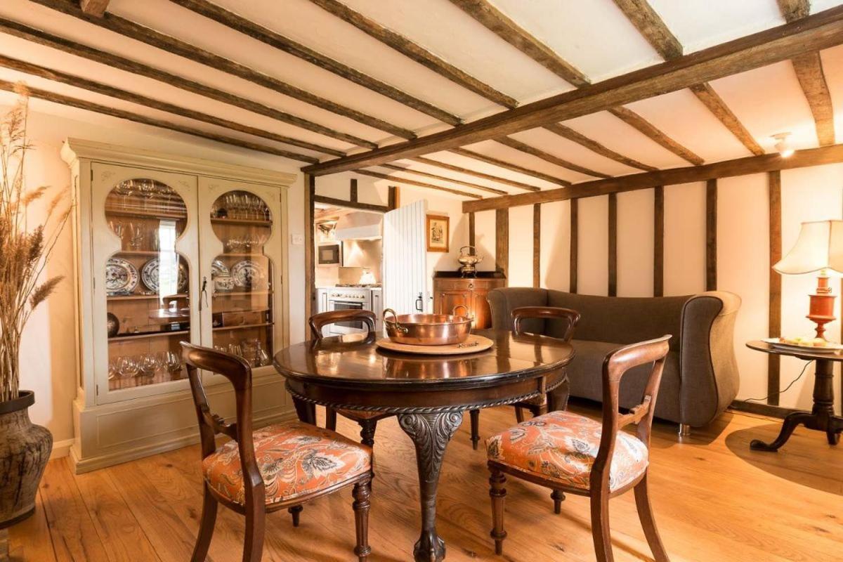 Navigation Cottage On The Historic Sea Lock Overlooking The Nature Reserve Maldon Dış mekan fotoğraf